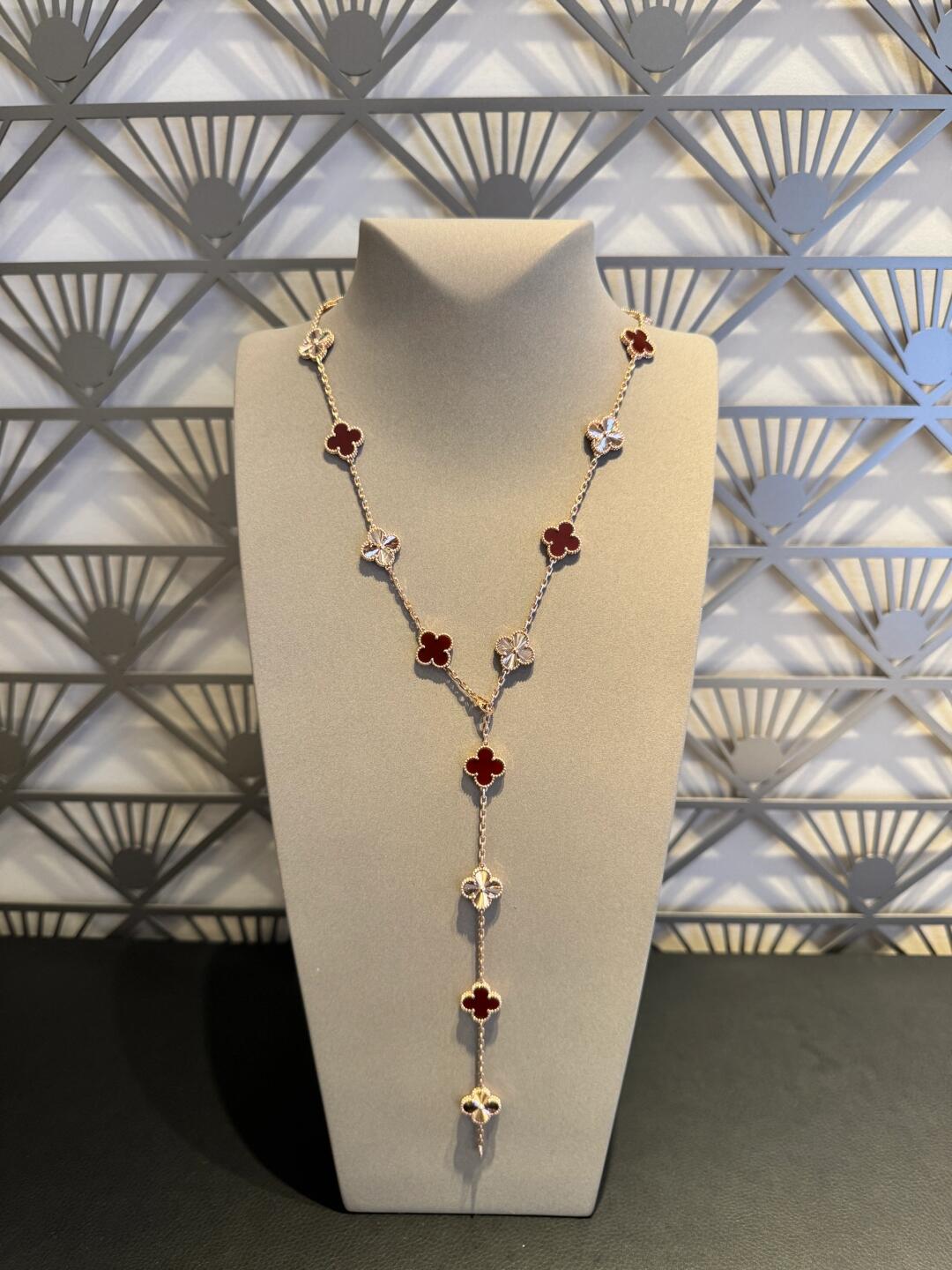 [AuraEcho]CLOVER 20 MOTIFS LASER CARNELIAN NECKLACE