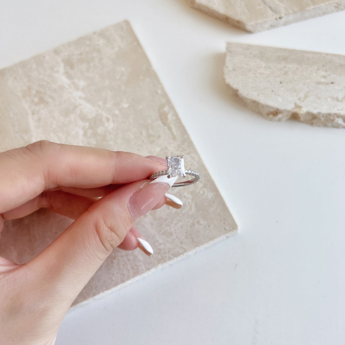 [AuraEcho]2.0 Carat Dazzling Sparkling Radiant Cut Party Ring