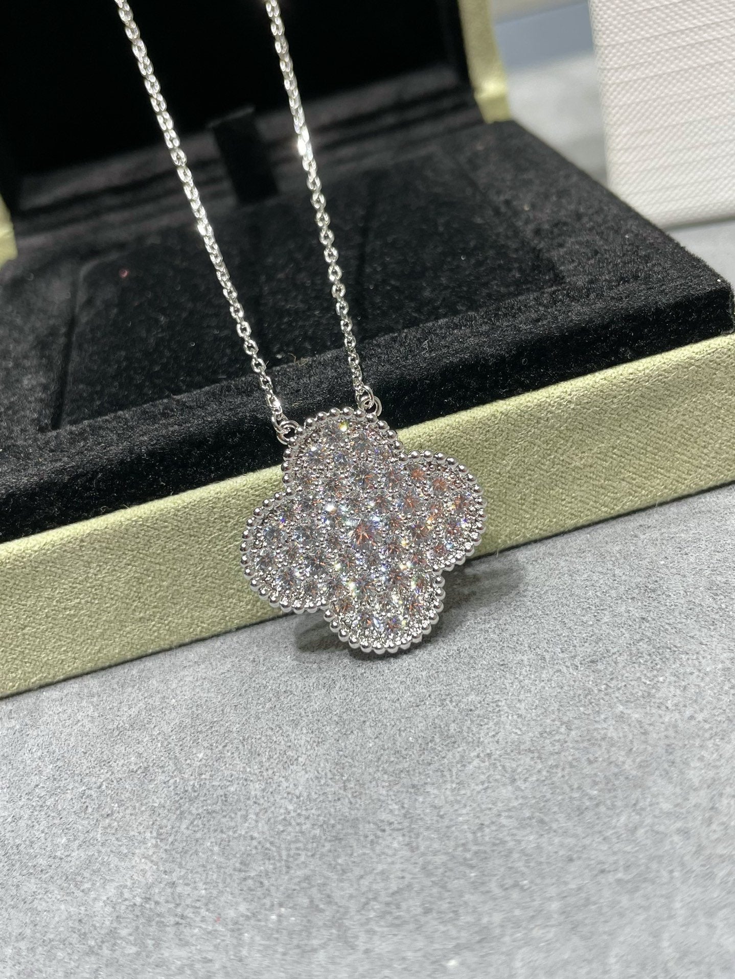 [AuraEcho]CLOVER 25MM LARGE PENDANT DIAMOND PAVED SILVER NECKLACE