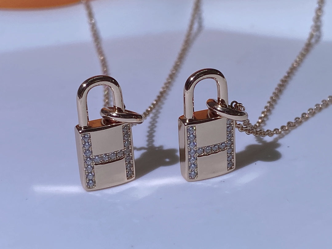[AuraEcho]HM ADVANCED NICHE LOCK HEAD NECKLACE DIAMONDS